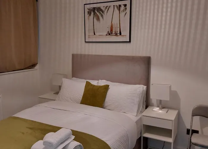 Bankwell Street Two Bedroom -apartment With Parking