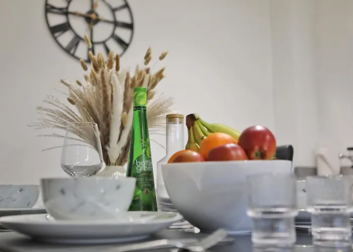 Avalora Short Lets & Serviced Accommodation - 2Bed & 2Baths Ensuite, Parking, Balcony, Wi-Fi, Netflix, Media City شقة مانشستر