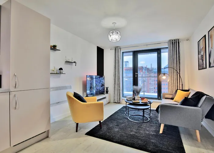 شقة Avalora Short Lets & Serviced Accommodation - 2Bed & 2Baths Ensuite, Parking, Balcony, Wi-Fi, Netflix, Media City