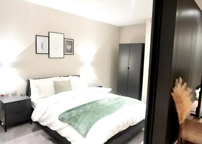 Luxury 2 Bed With Balcony *