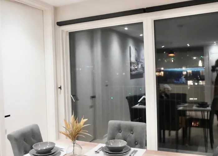 Luxury 2 Bed With Balcony Apartamento