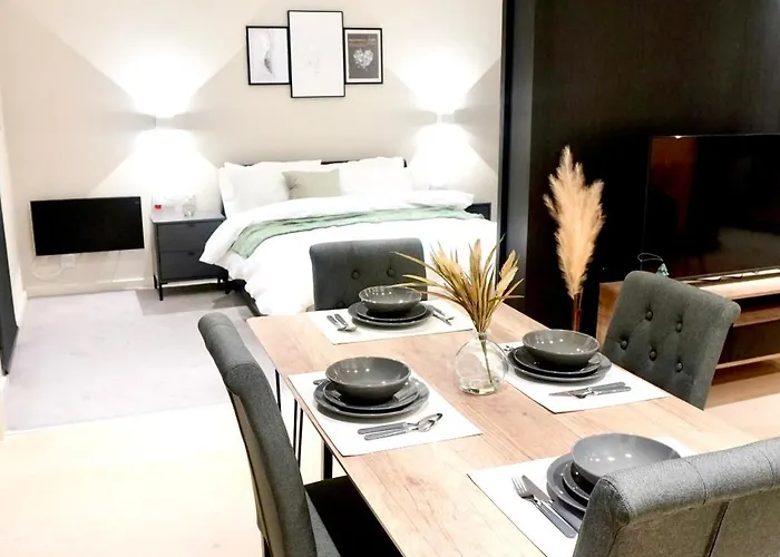 Luxury 2 Bed With Balcony *