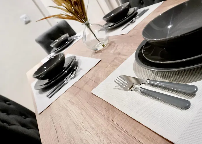 Luxury 2 Bed With Balcony 아파트 *