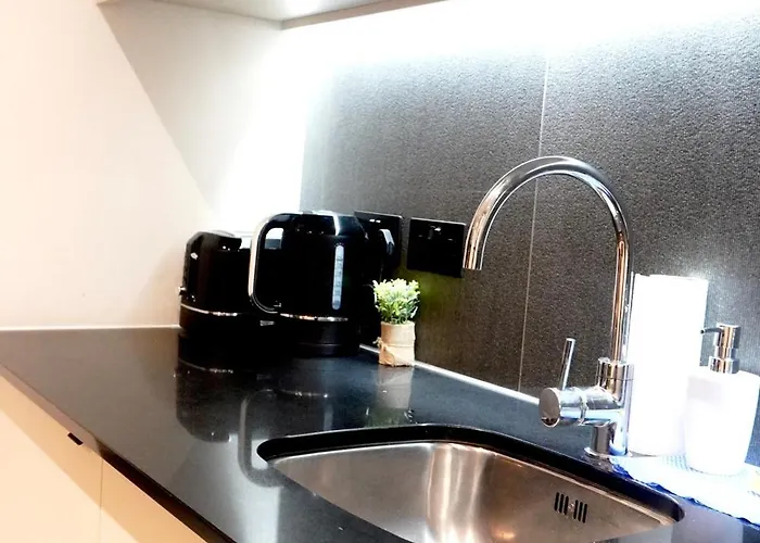 아파트 Luxury 2 Bed With Balcony