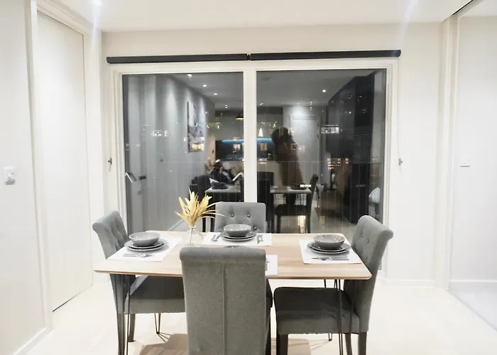 Luxury 2 Bed With Balcony *