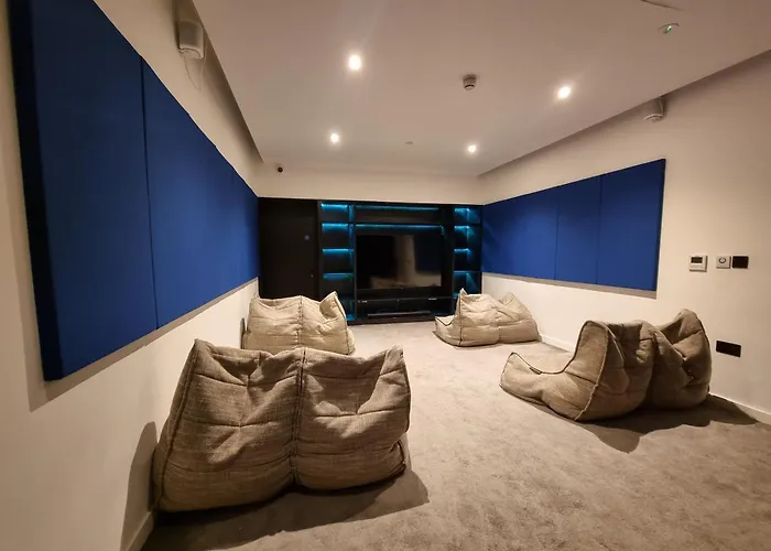 Trafford Modern 1 Bed With Cinema 아파트