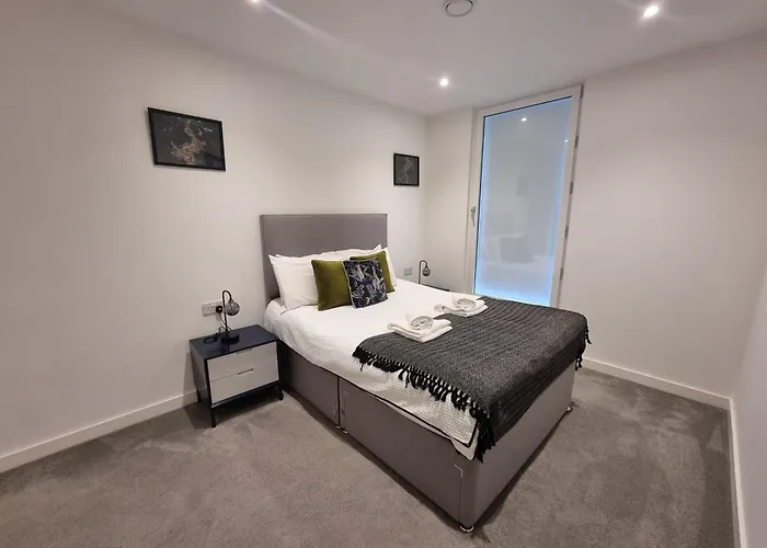 Trafford Modern 1 Bed With Cinema Apartmán