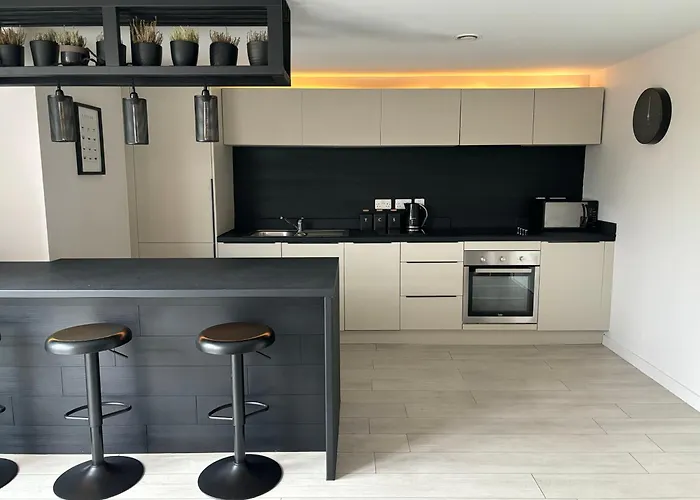 Riverside Wharf - Free Parking, Business, Couples & Families Manchester