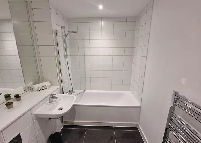 Trafford Modern 1 Bed With Cinema Daire