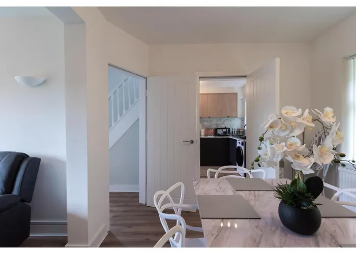 Daire Cozy 3 Bd House, Perfect For Large Group Of 6