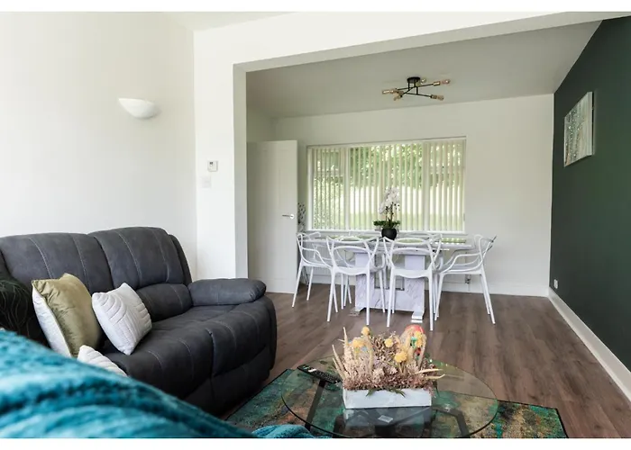 Cozy 3 Bd House, Perfect For Large Group Of 6 *