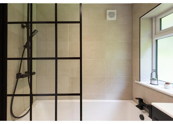 Cozy 3 Bd House, Perfect For Large Group Of 6 * Manchester