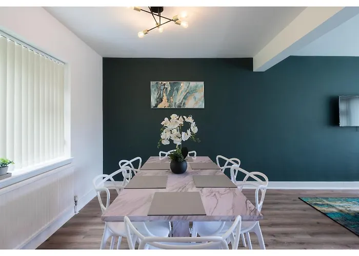 Cozy 3 Bd House, Perfect For Large Group Of 6 *