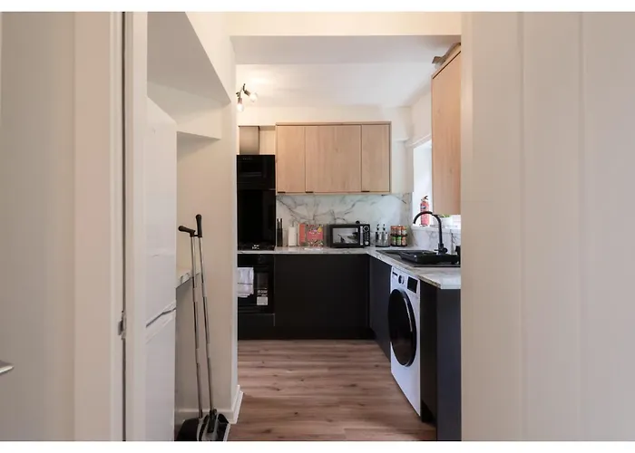 Cozy 3 Bd House, Perfect For Large Group Of 6