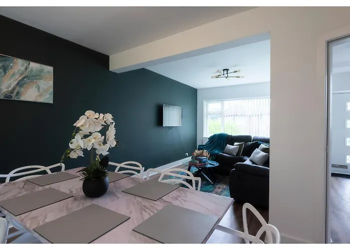 Cozy 3 Bd House, Perfect For Large Group Of 6 *