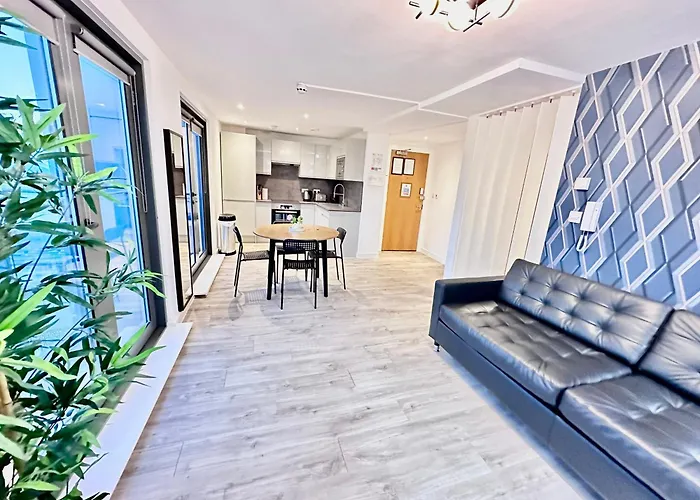 Apartman Centre, Floor Apartment, Two Balconies Manchester