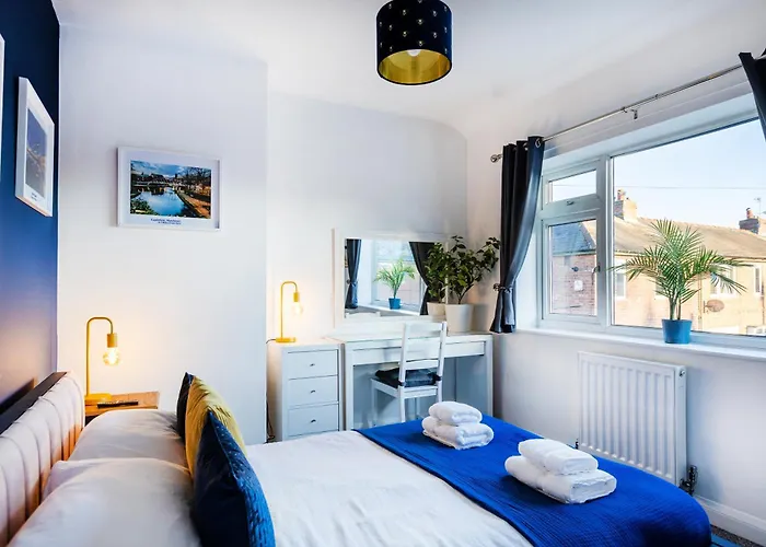 The Heart - Cosy 3 Bedroom House With Double Driveway And Garden In *