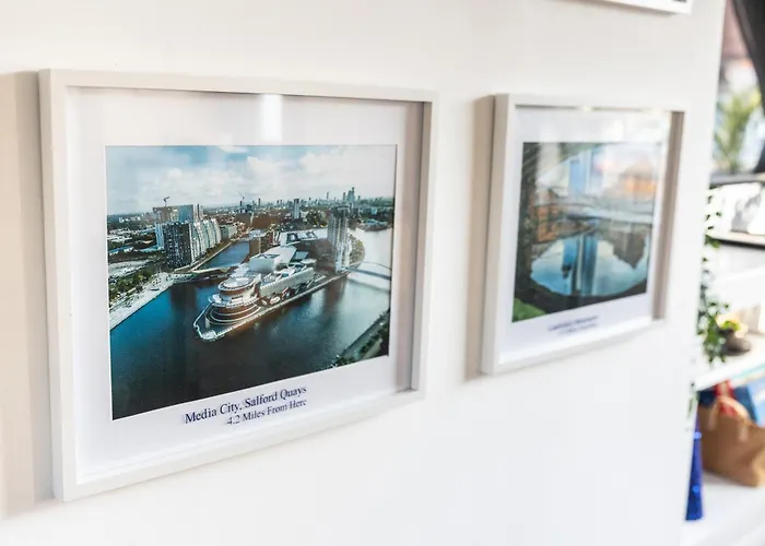 The Heart - Cosy 3 Bedroom House With Double Driveway And Garden In 맨체스터