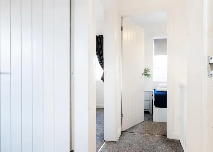 The Heart - Cosy 3 Bedroom House With Double Driveway And Garden In 맨체스터