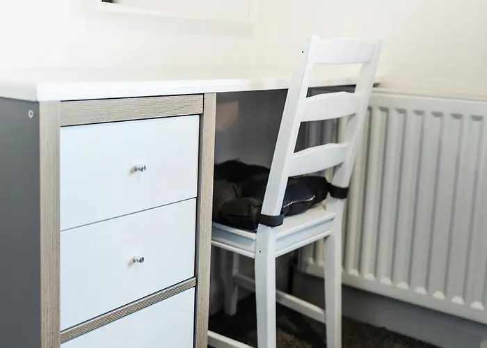 The Heart - Cosy 3 Bedroom House With Double Driveway And Garden In Manchester