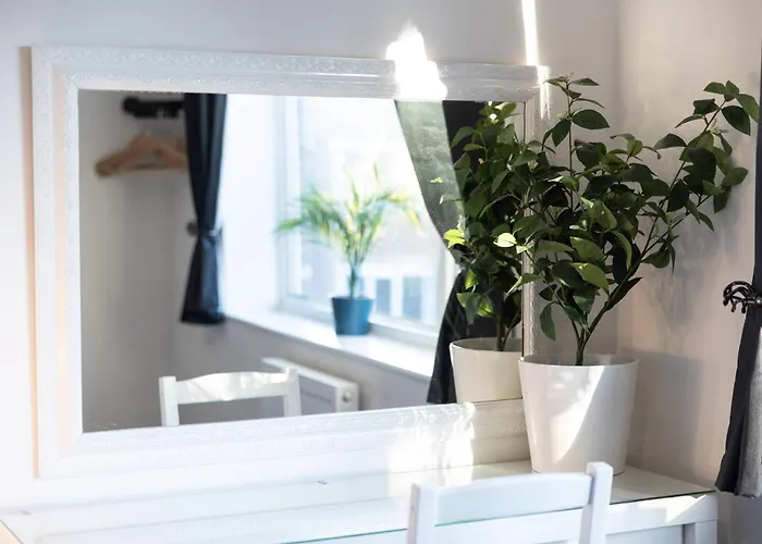 The Heart - Cosy 3 Bedroom House With Double Driveway And Garden In