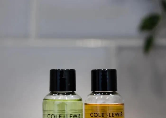 The Heart - Cosy 3 Bedroom House With Double Driveway And Garden In