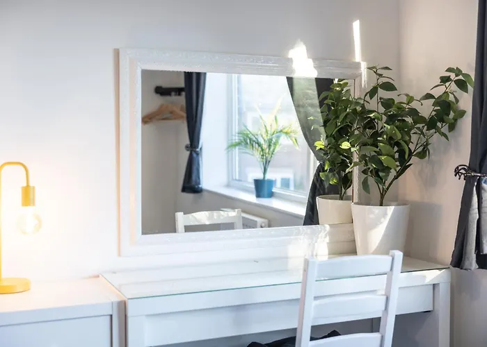 The Heart - Cosy 3 Bedroom House With Double Driveway And Garden In