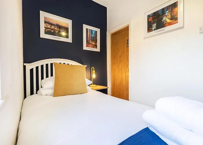 The Heart - Cosy 3 Bedroom House With Double Driveway And Garden In * Manchester