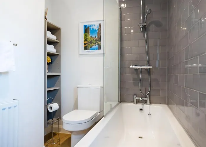 The Heart - Cosy 3 Bedroom House With Double Driveway And Garden In 펜션 맨체스터