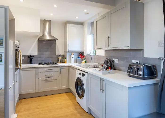 The Heart - Cosy 3 Bedroom House With Double Driveway And Garden In *