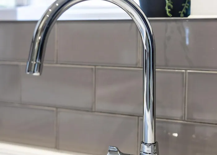 The Heart - Cosy 3 Bedroom House With Double Driveway And Garden In