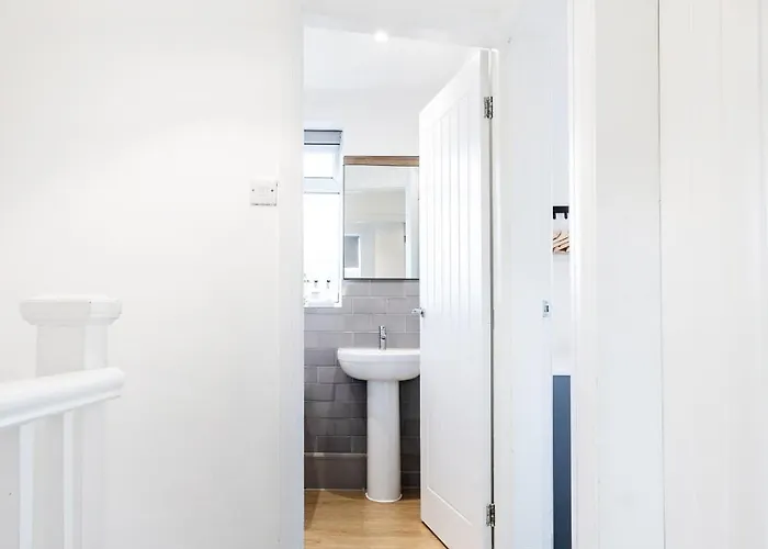 The Heart - Cosy 3 Bedroom House With Double Driveway And Garden In Manchester