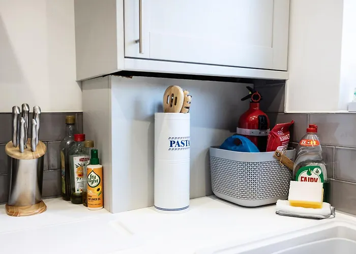 펜션 The Heart - Cosy 3 Bedroom House With Double Driveway And Garden In *