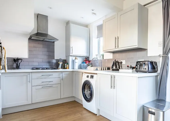 The Heart - Cosy 3 Bedroom House With Double Driveway And Garden In