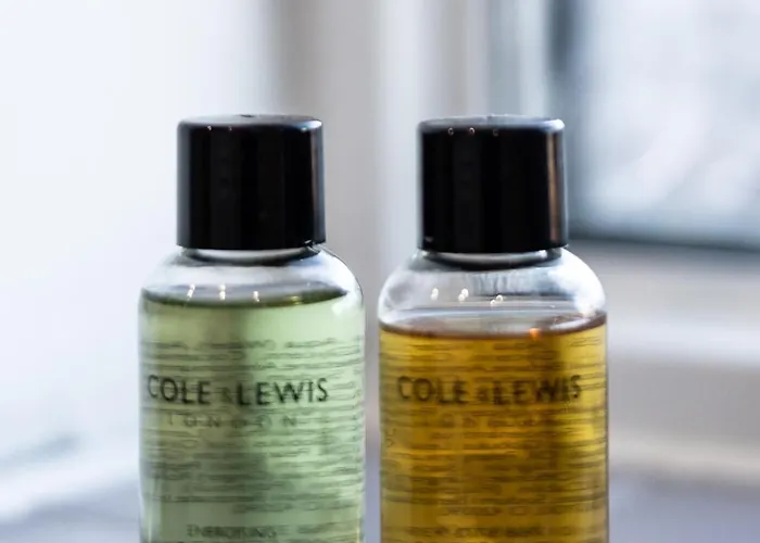 The Heart - Cosy 3 Bedroom House With Double Driveway And Garden In