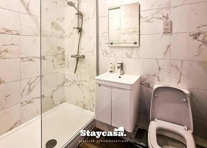 Modern Centre Stunning 18th Floor View