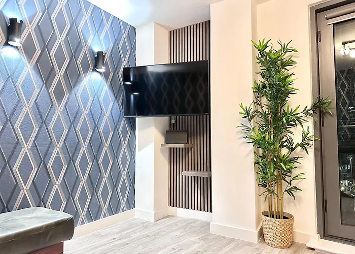 Centre, Floor Apartment, Two Balconies Manchester