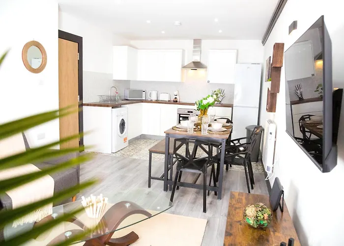 The Cozy Chapter - Spacious Near Centre & Old Trafford Holiday home