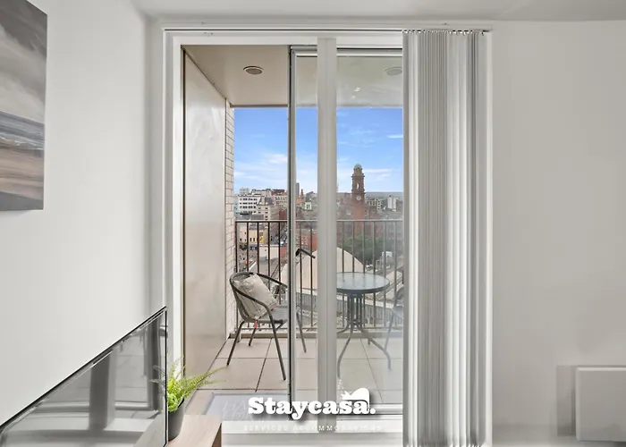 Spectacular Balcony View In Centre *