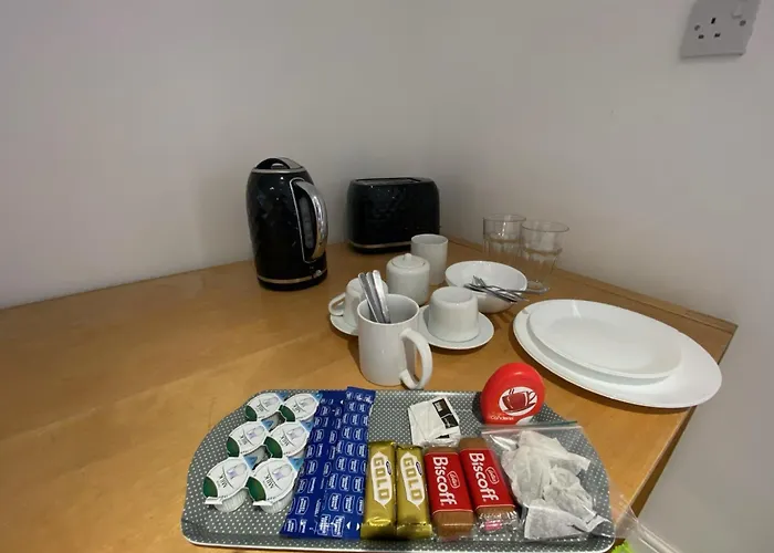 Modern With Private Entrance * Manchester