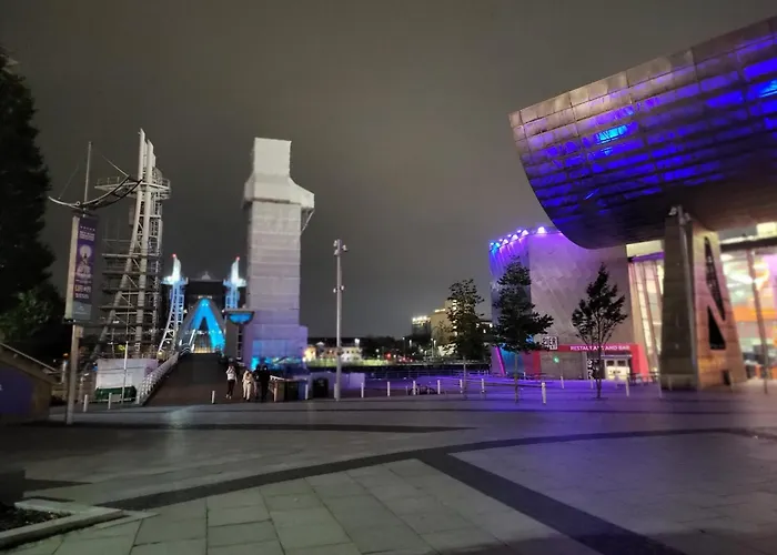 Luxury 2 Bed On River, Wifi, Parking, Garden