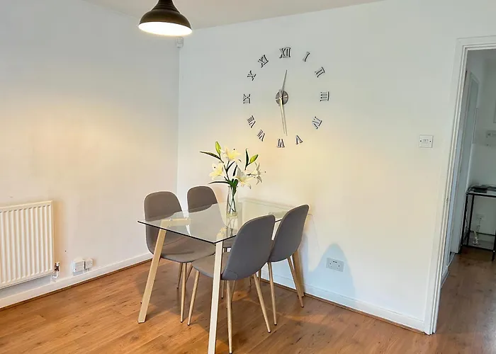 Convenient Centre 3bd With Free Parking 맨체스터