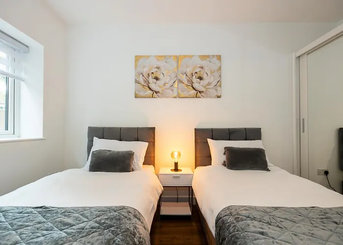 Апартаменты Vibrant 2br In Chorlton, Free Parking