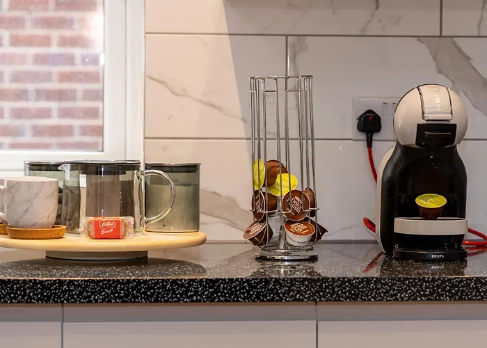 Vibrant 2br In Chorlton, Free Parking Манчестер