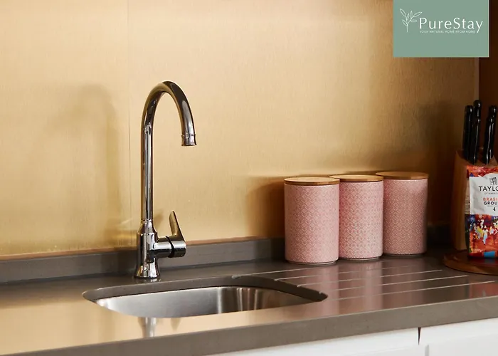 Stylish 5-bedroom Retreat Sleeps 9 By Purestay Prázdninový dům Manchester