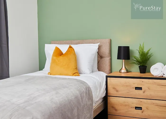 Stylish 5-bedroom Retreat Sleeps 9 By Purestay