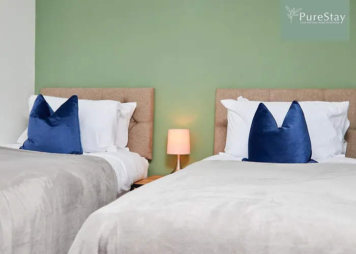 Stylish 5-bedroom Retreat Sleeps 9 By Purestay * Manchester