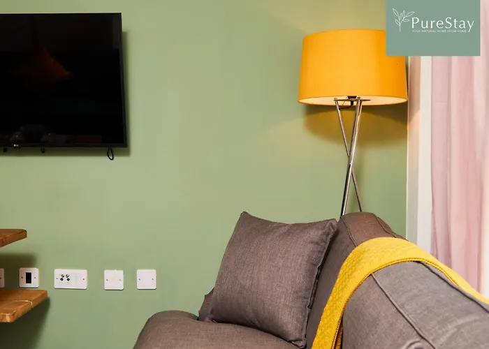 Prázdninový dům Stylish 5-bedroom Retreat Sleeps 9 By Purestay *