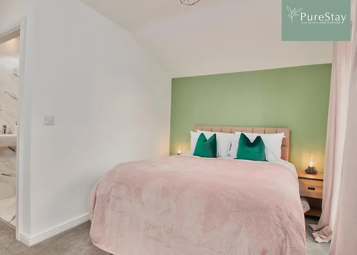 Stylish 5-bedroom Retreat Sleeps 9 By Purestay Manchester