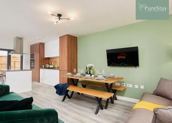 Stylish 5-bedroom Retreat Sleeps 9 By Purestay